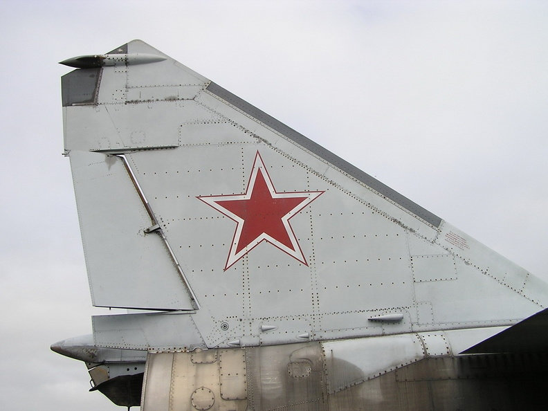 MiG-25BM SEAD Foxbat 1/48 - terminé! Yyqo