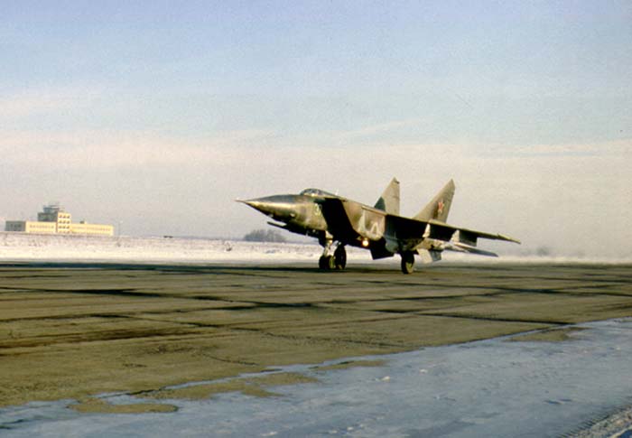 MiG-25BM SEAD Foxbat 1/48 - terminé! - Page 3 Ercx