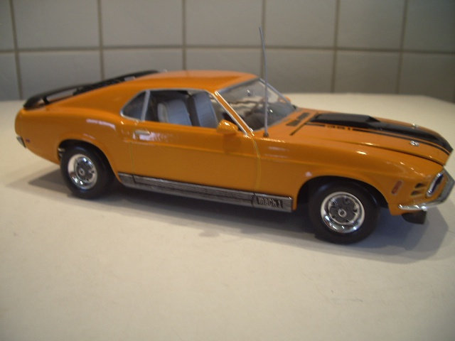 mustang 1970 MACH 1 au 1/24 de chez revell - Page 2 7zes