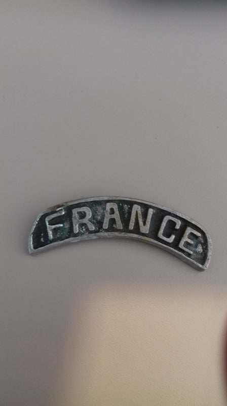 Title "France" en aluminium Coo8