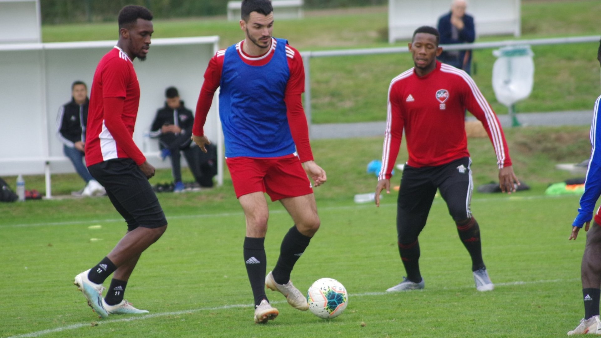 Adrian Dabasse signe à Cholet