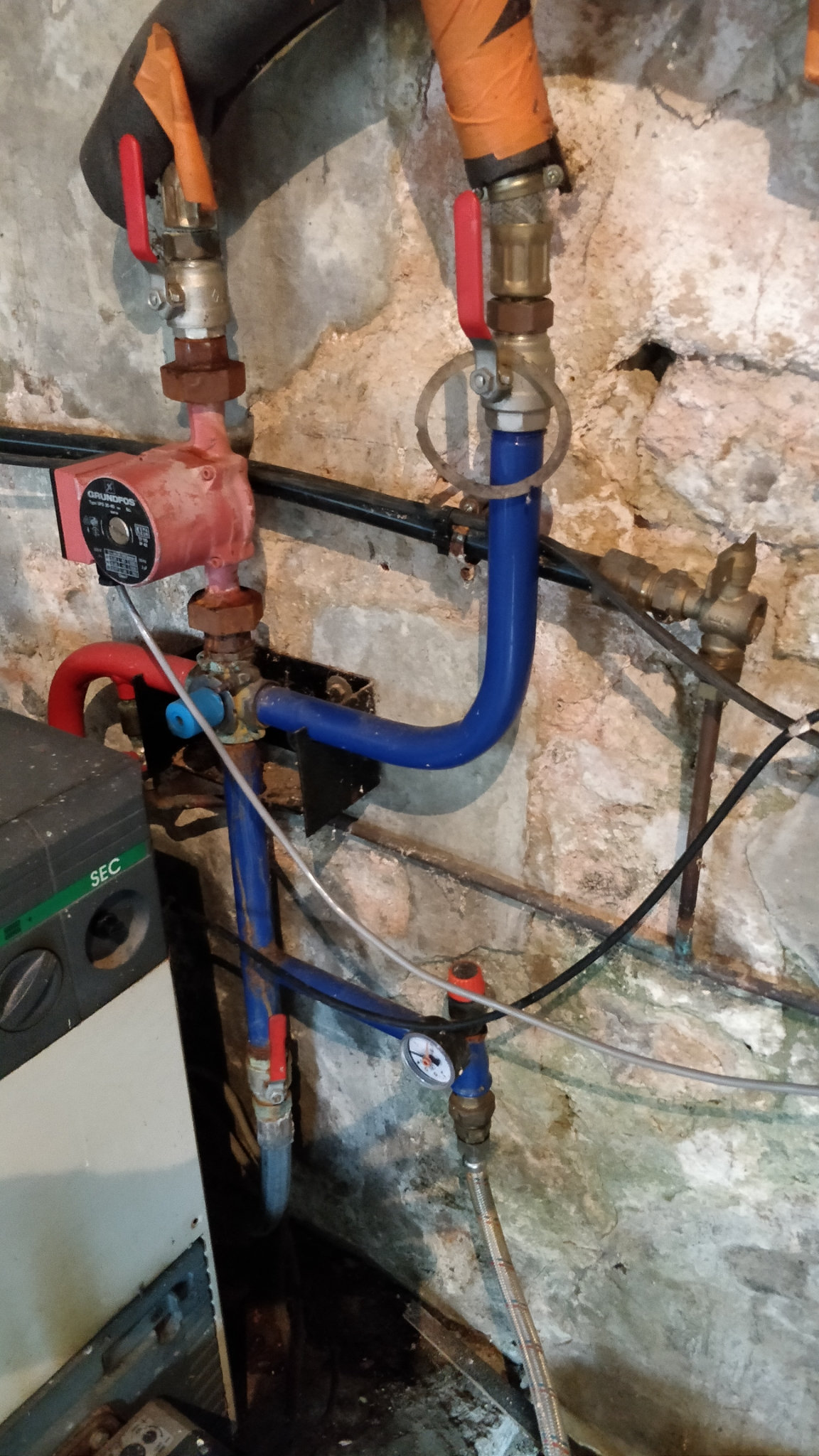 RESOLU] Problème réglage pression eau (chaudière/radiateur) (Page 1) –  Dépannages et Pièces détachés (mécanique maison) – Plombiers Réunis