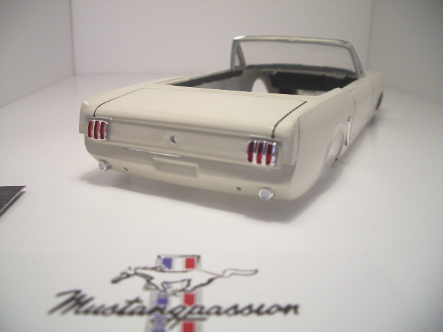 mustang 1964 indy pace car de chez MONOGRAM au 1/24 - Page 2 Htx6