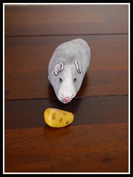 Une souris en pierre. (Huile) Uxai