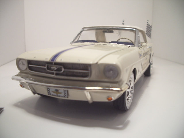 mustang 1964 indy pace car de chez MONOGRAM au 1/24 4kqj