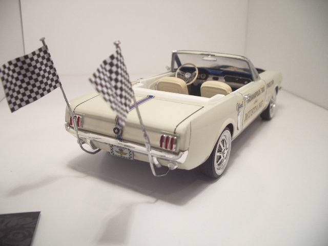 mustang 1964 indy pace car de chez MONOGRAM au 1/24 - Page 4 Lka1