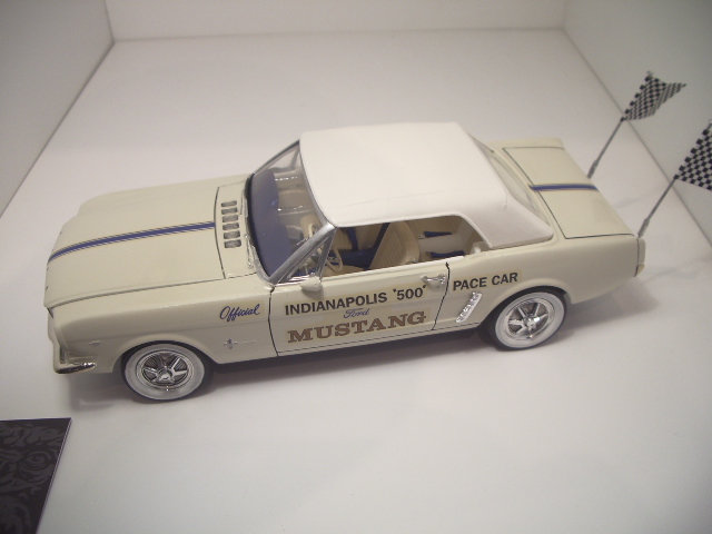 mustang 1964 indy pace car de chez MONOGRAM au 1/24 Ytzr