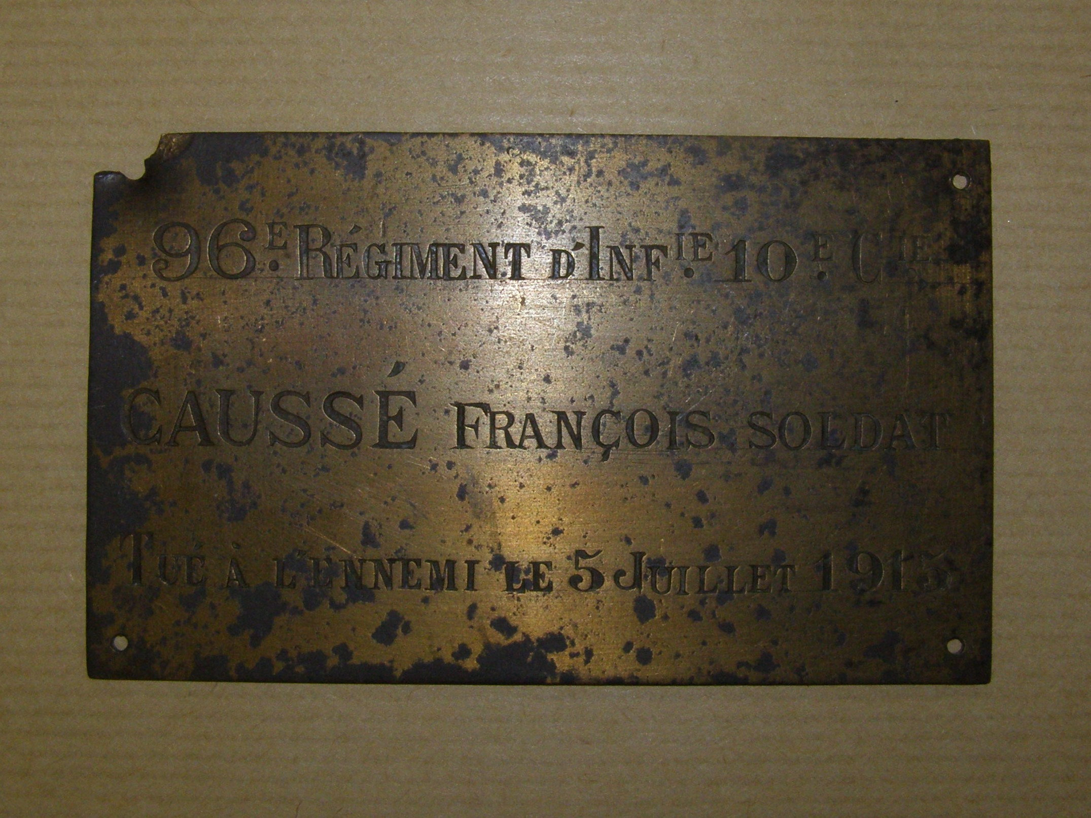 **(B) VENDUE plaque de tombe soldat du 96e RI  secteur de la Butte du Mesnil** 0n55