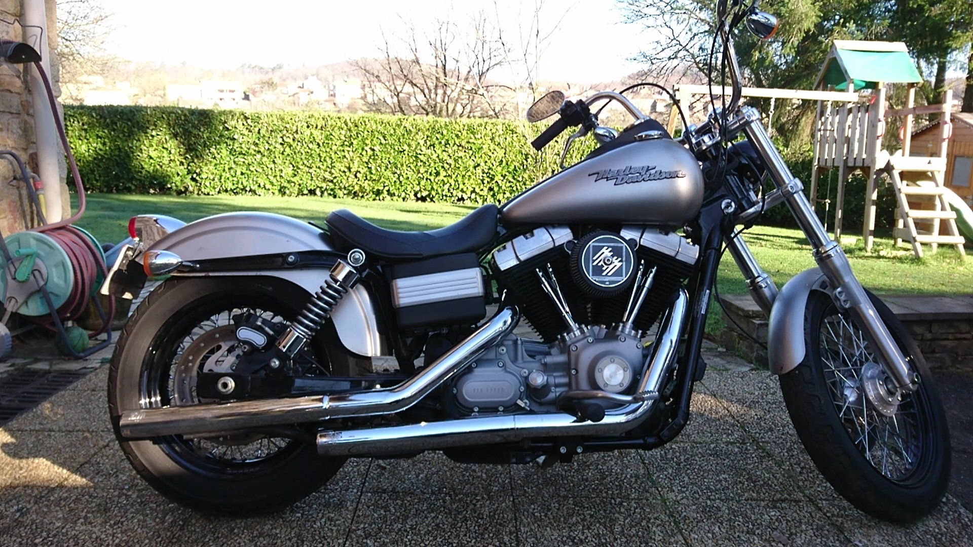 DYNA STREET BOB combien sommes nous sur Passion-Harley - Page 30 Ioe3