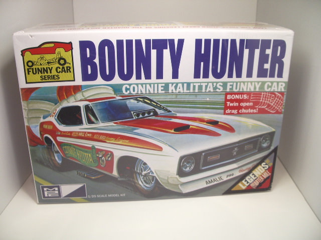 Funny car bounty hunter au 1/25 de chez mpc .  Efo7