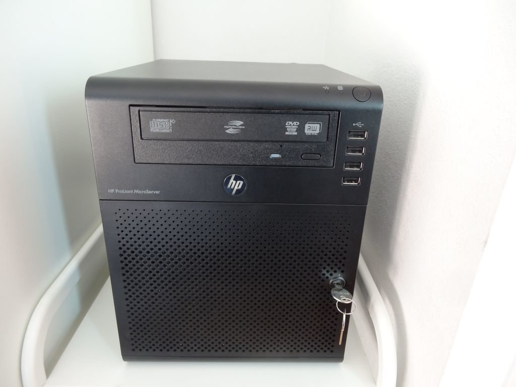 [VDS] Serveur Proliant HP / RAM 8 Go / Disques Dur externes / Carte réseau Trf7