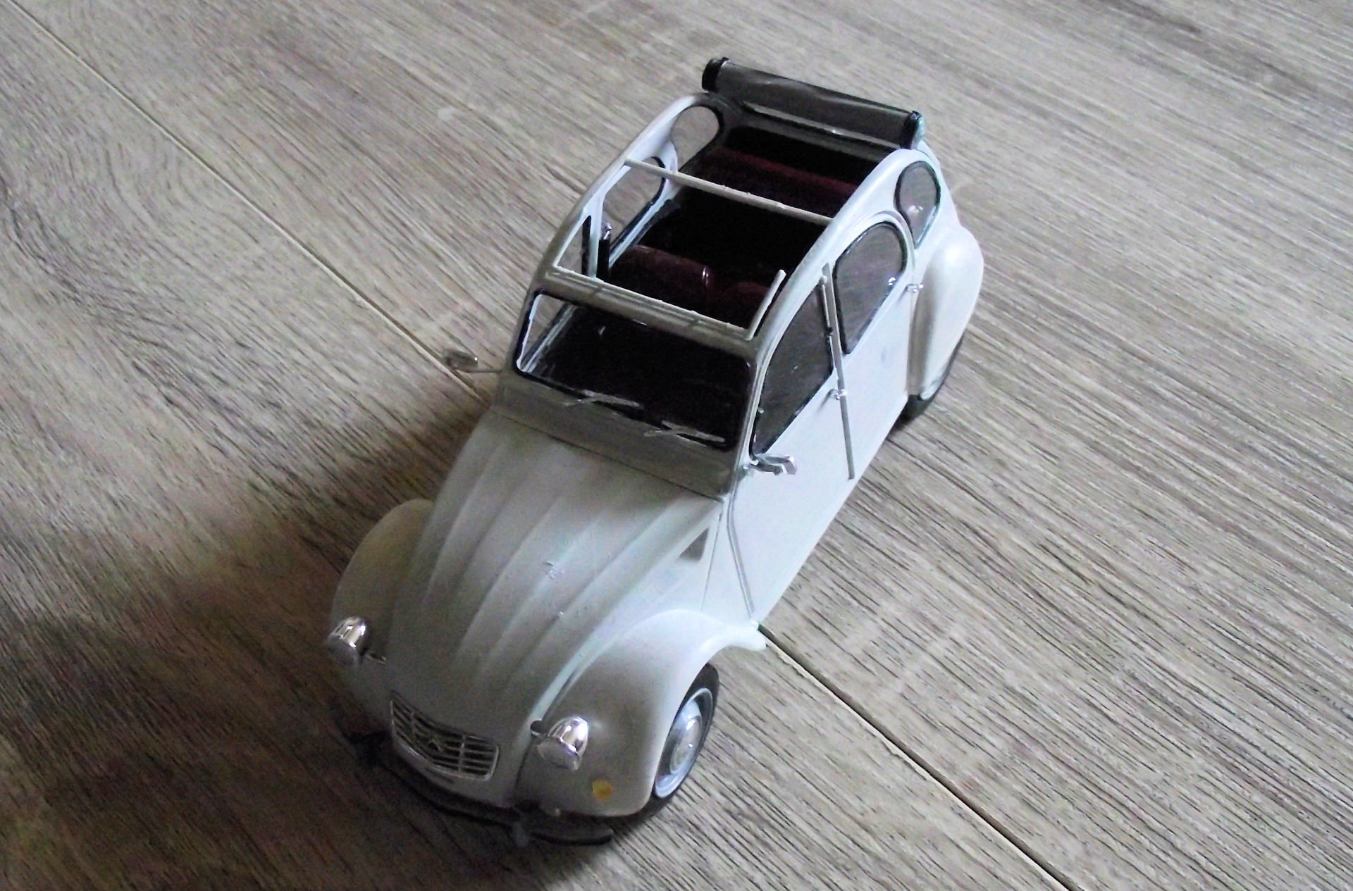 2CV Citroën Revell au 1x24 N8z5