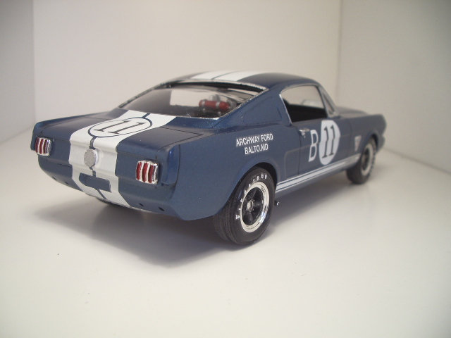 Mustang SHELBY GT 350 R de 1966 au 1/24 de chez revell .  931y