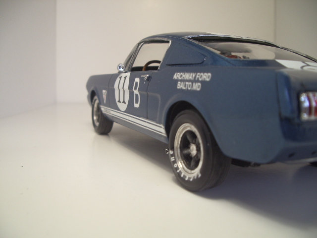 Mustang SHELBY GT 350 R de 1966 au 1/24 de chez revell .  Jur2