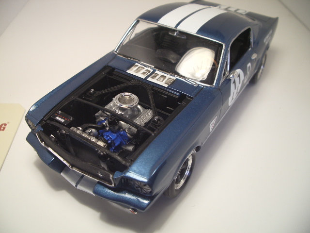 Mustang SHELBY GT 350 R de 1966 au 1/24 de chez revell .  Kz8l