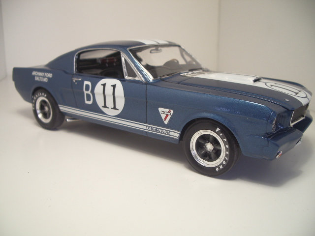 Mustang SHELBY GT 350 R de 1966 au 1/24 de chez revell .  Z7n6