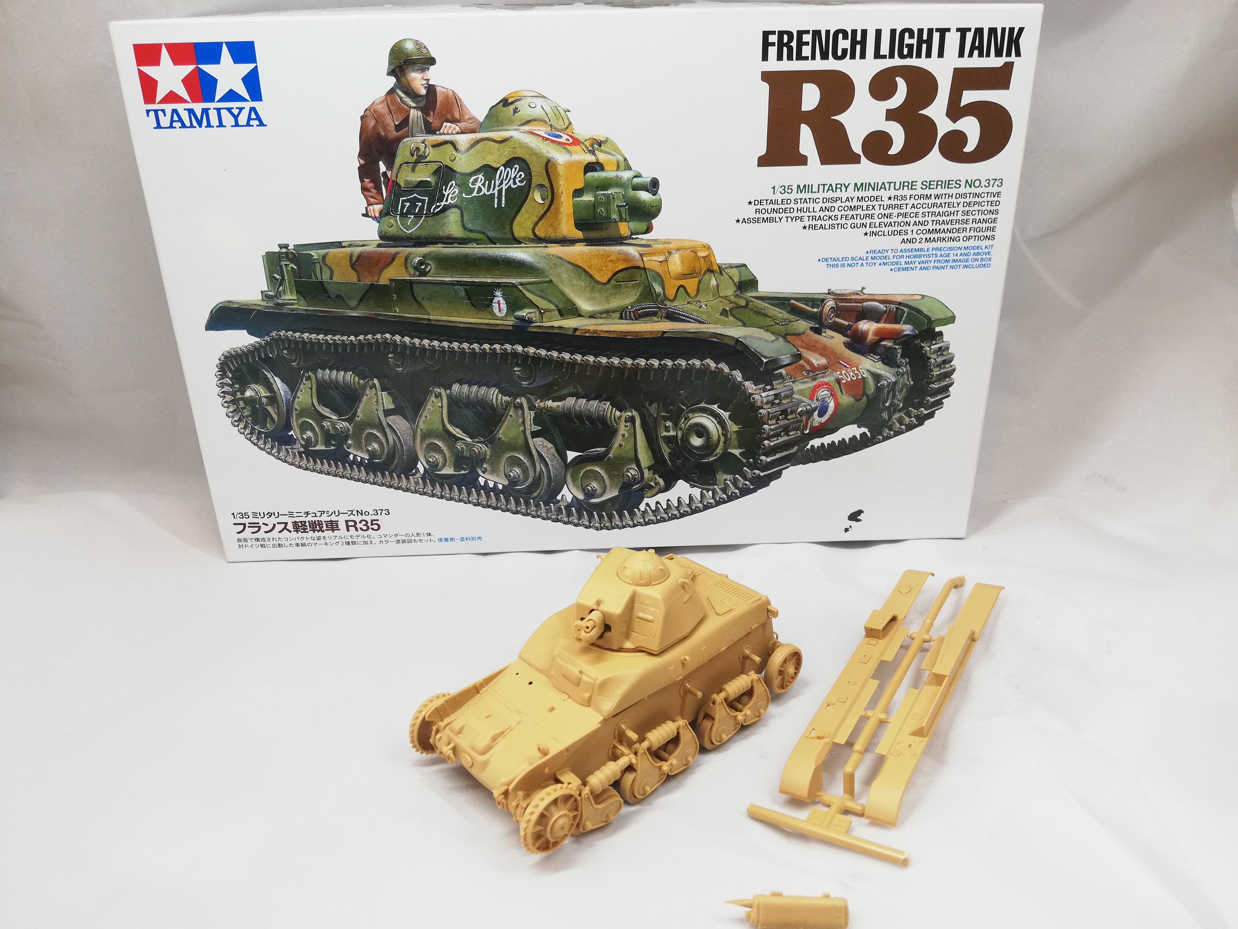 R35 Tamiya 1.35 "Hommage à nos tankistes : 80 ans de la Bataille de France" Qwsk