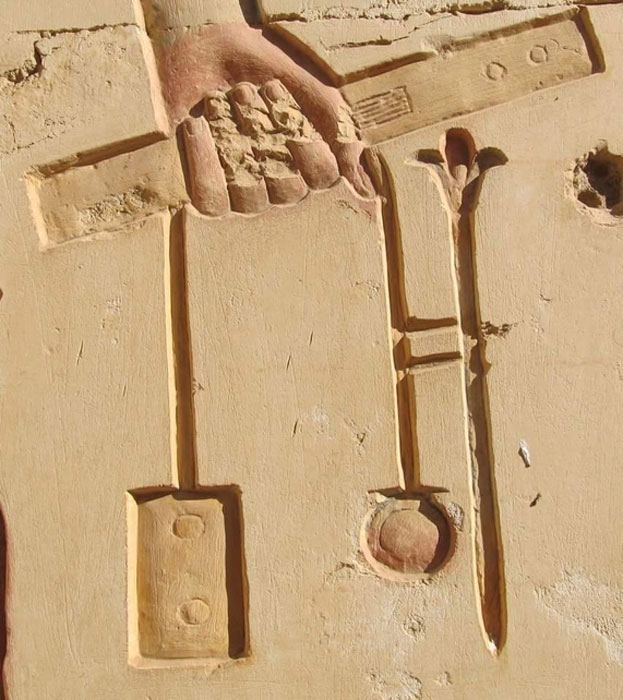 Matériel du scribs, relief du temple de Ramsès II, Abydos