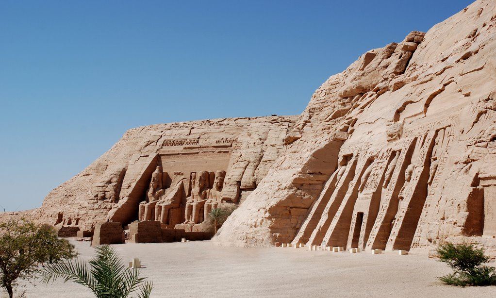 Les temples d'Abou-Simbel Dédié à Ramsès II et à son épouse Néfertari