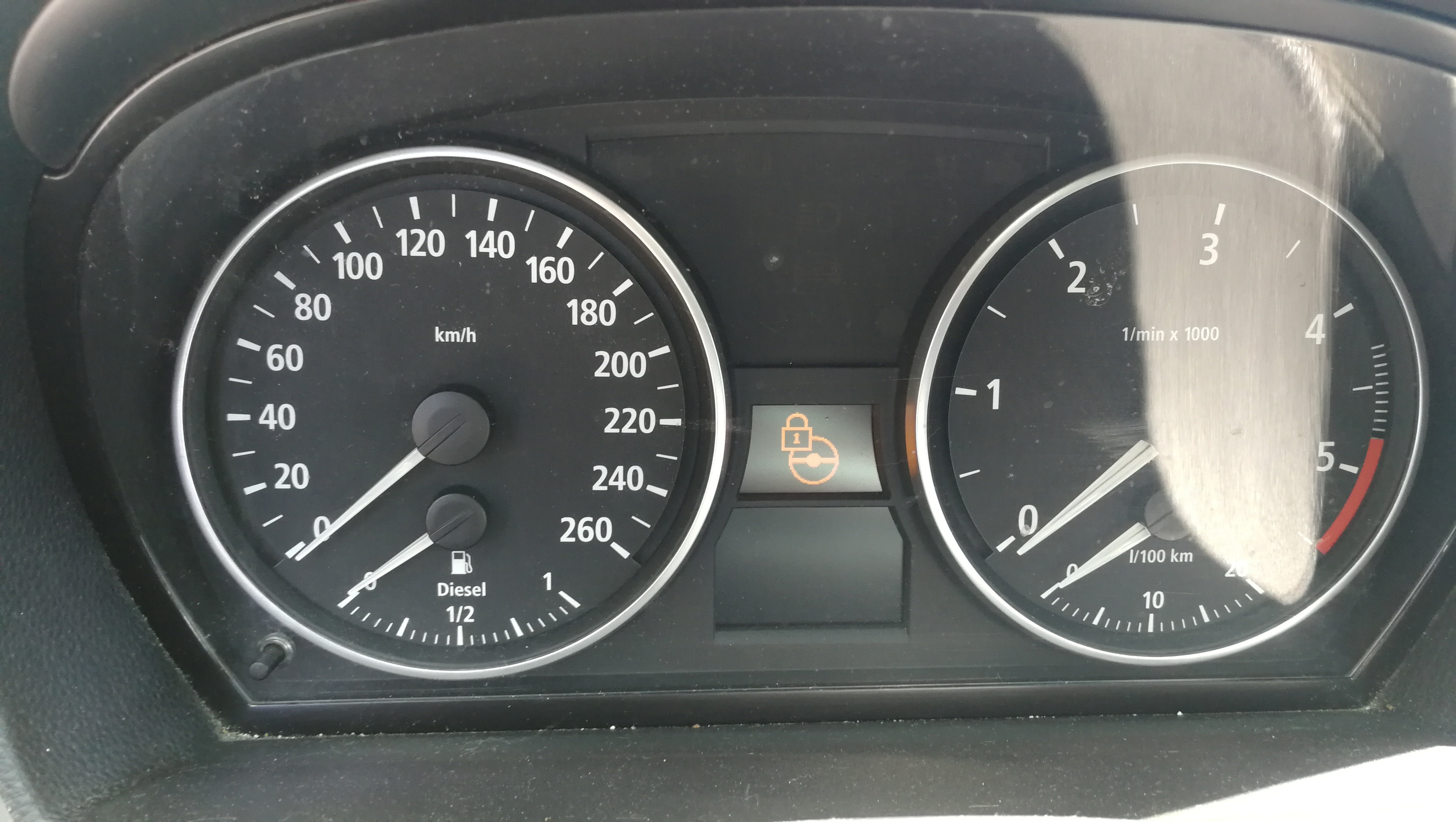 [ BMW E90 330D an 2010 ] Direction,boite auto bloquées Yz44