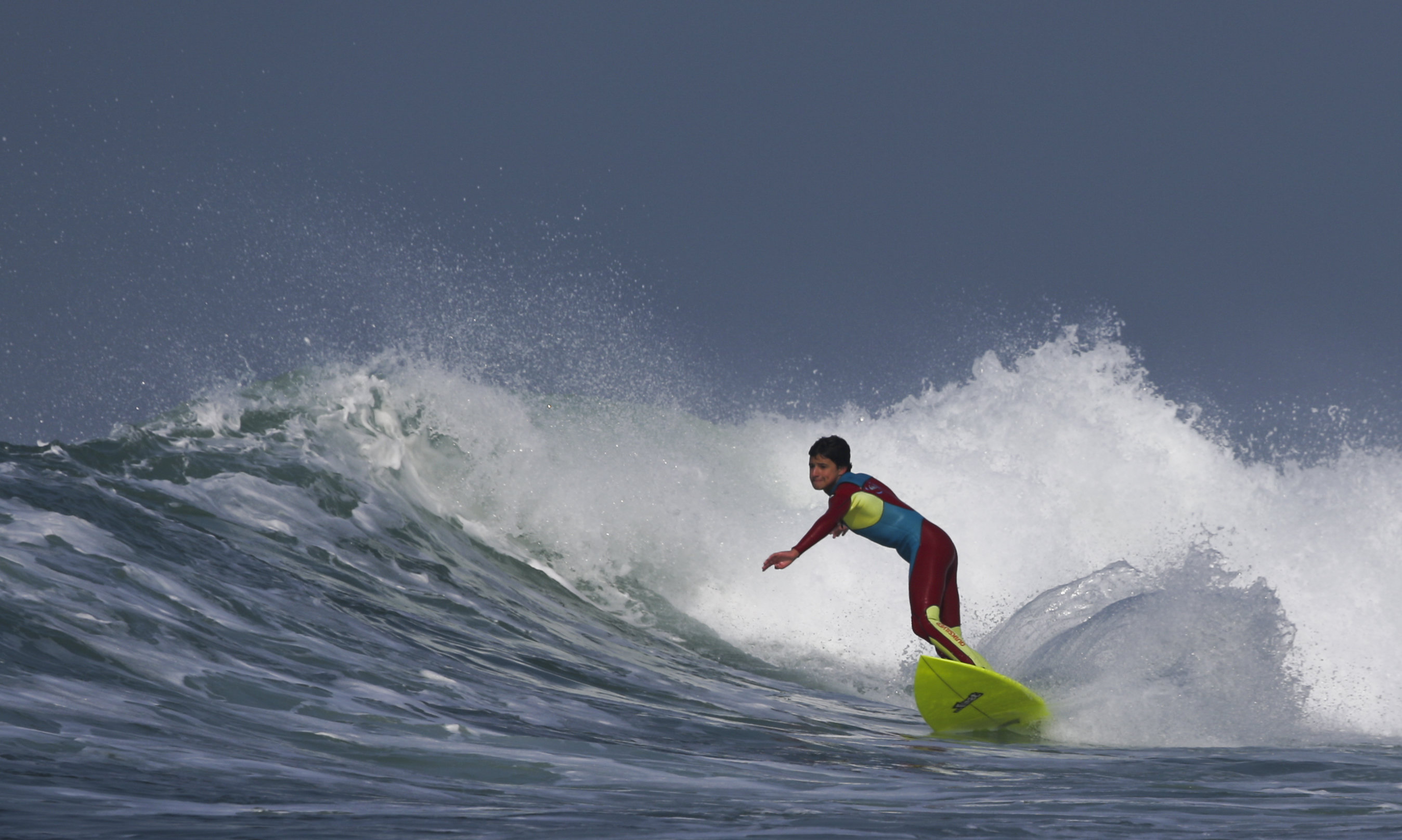 Les  surfeurs de la Pointe de la Torche .......  Vyv6