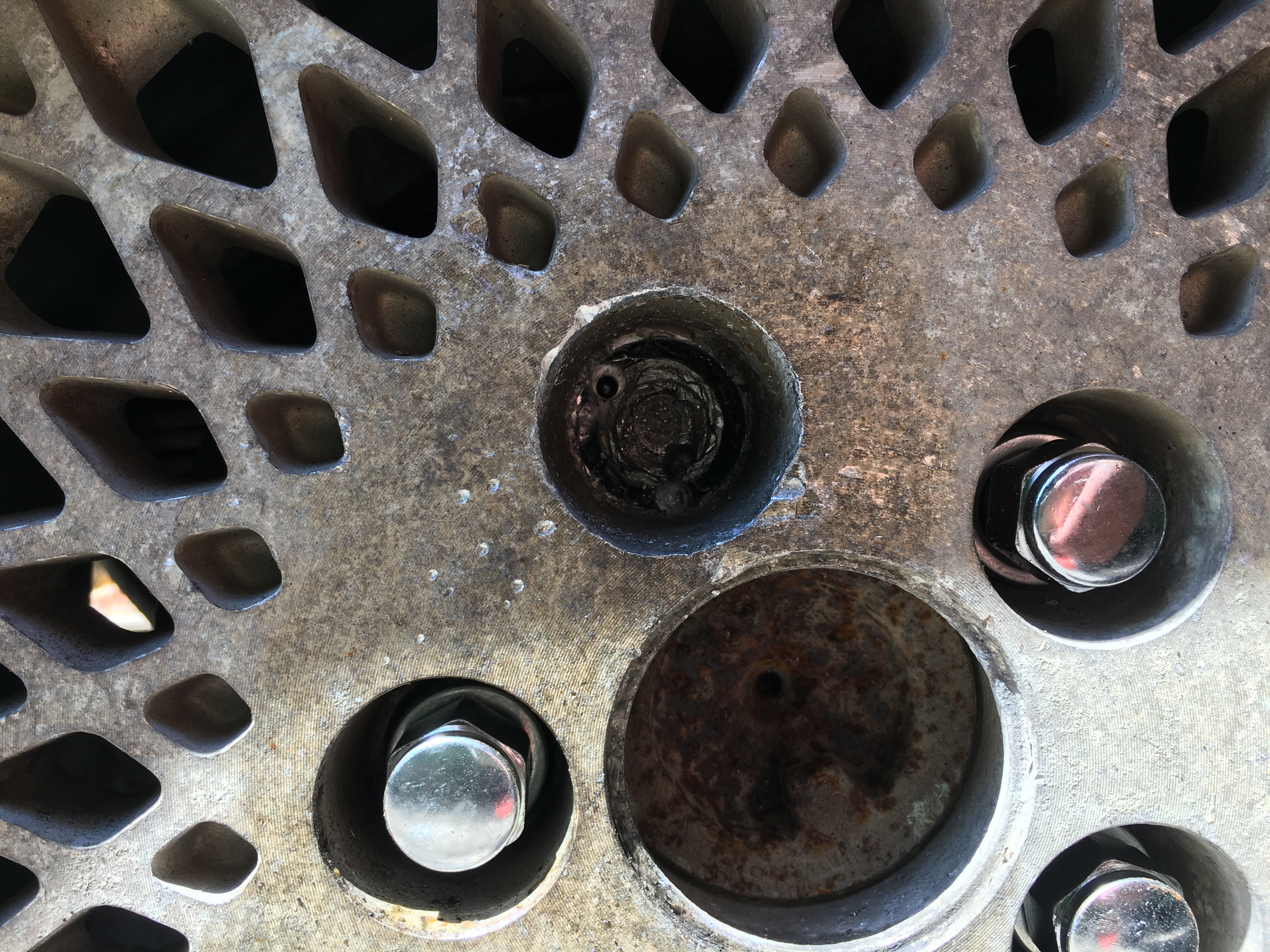 Ecrou de roue cassé à raz - JeepMania