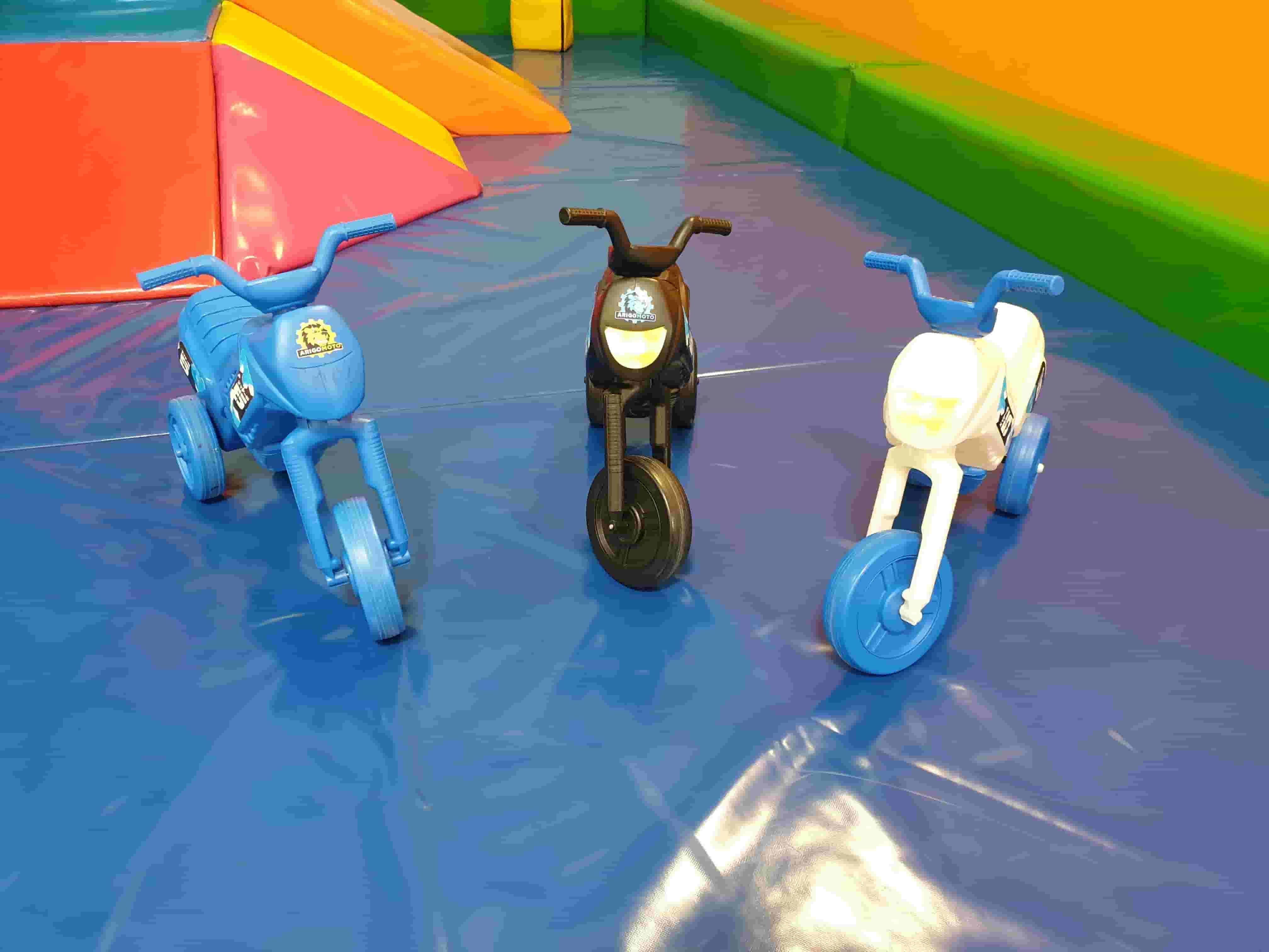 petites motos espace enfant moins de 3 ans parc de jeux amusland Villenoy Meaux