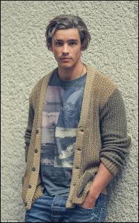 Brenton Thwaites - 200*320 Hxnf