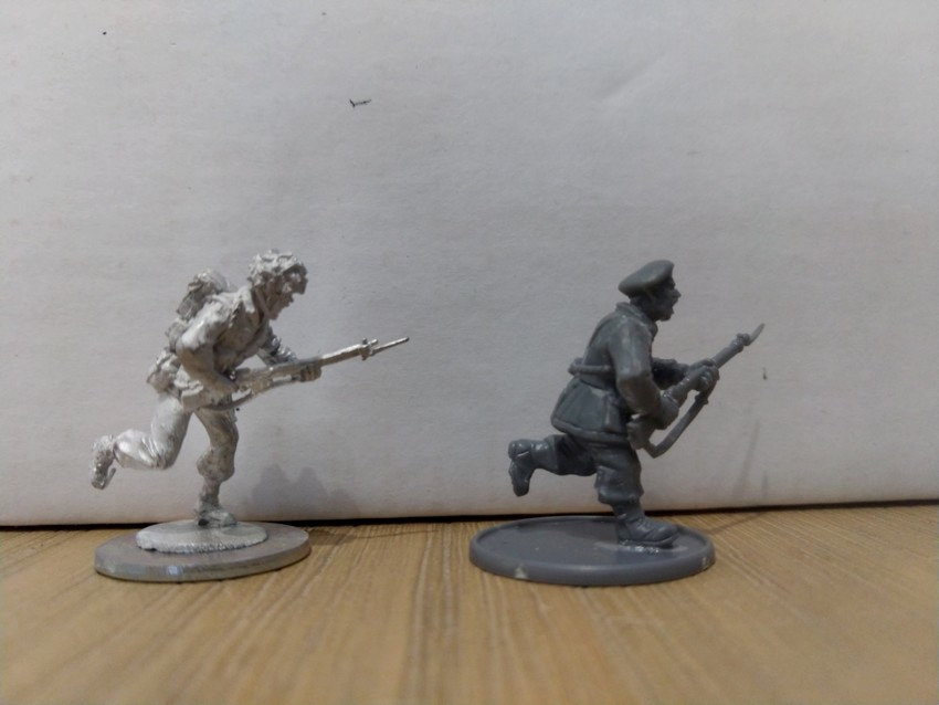 comparaison : offensive miniatures / perry plastic / warlord games "bolt action"/artizan/perry plastics 97p4