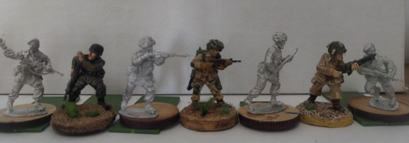 comparaison : offensive miniatures / perry plastic / warlord games "bolt action"/artizan/perry plastics Ak8i