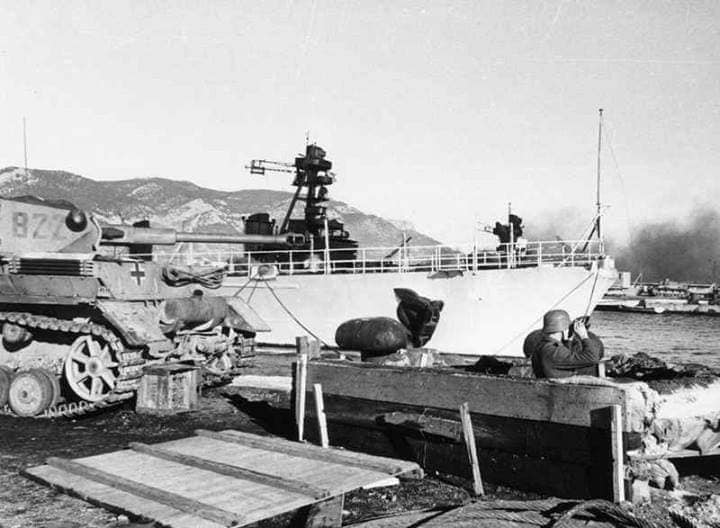 Les Panzers dans Toulon (83) 27 novembre  1942 1cis