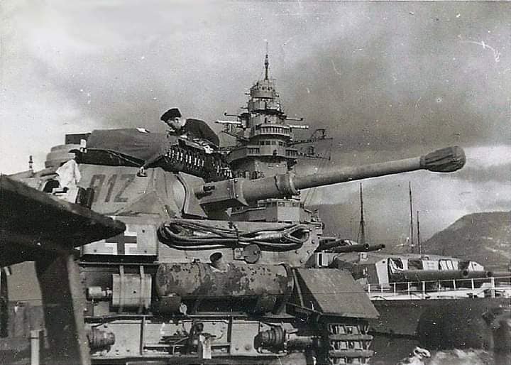 Les Panzers dans Toulon (83) 27 novembre  1942 F0tf