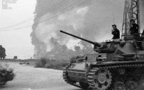 Les Panzers dans Toulon (83) 27 novembre  1942 G94w