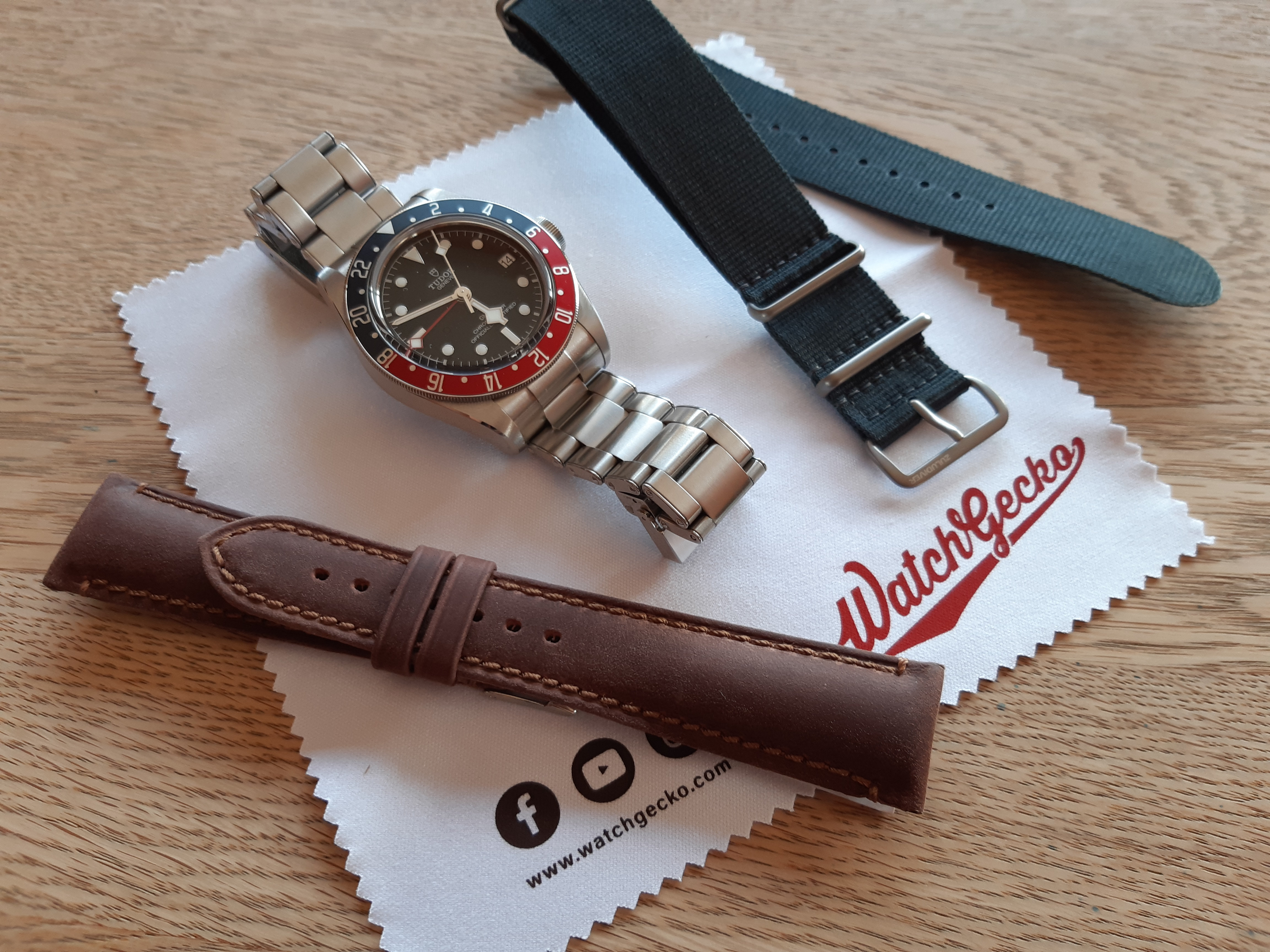 Black bay et bracelets alternatifs - Page 7 J3wk