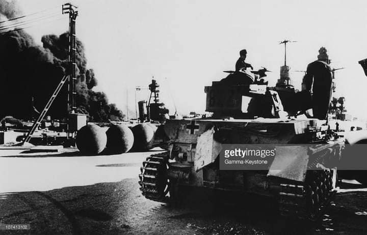 Les Panzers dans Toulon (83) 27 novembre  1942 Jlkw