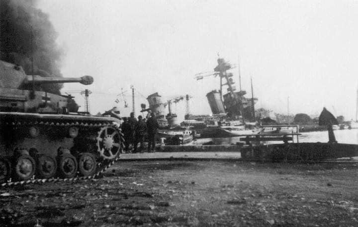 Les Panzers dans Toulon (83) 27 novembre  1942 Tvc8