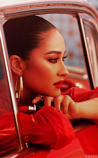 Shay Mitchell 13e1