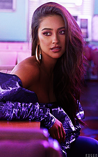 Shay Mitchell 91fa