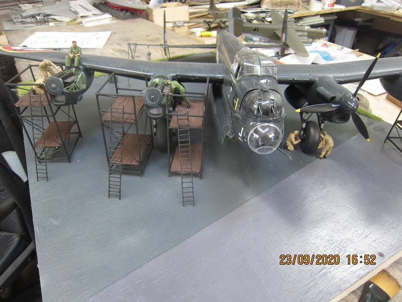 Lancaster 1/32 HKM - Page 3 Afr0