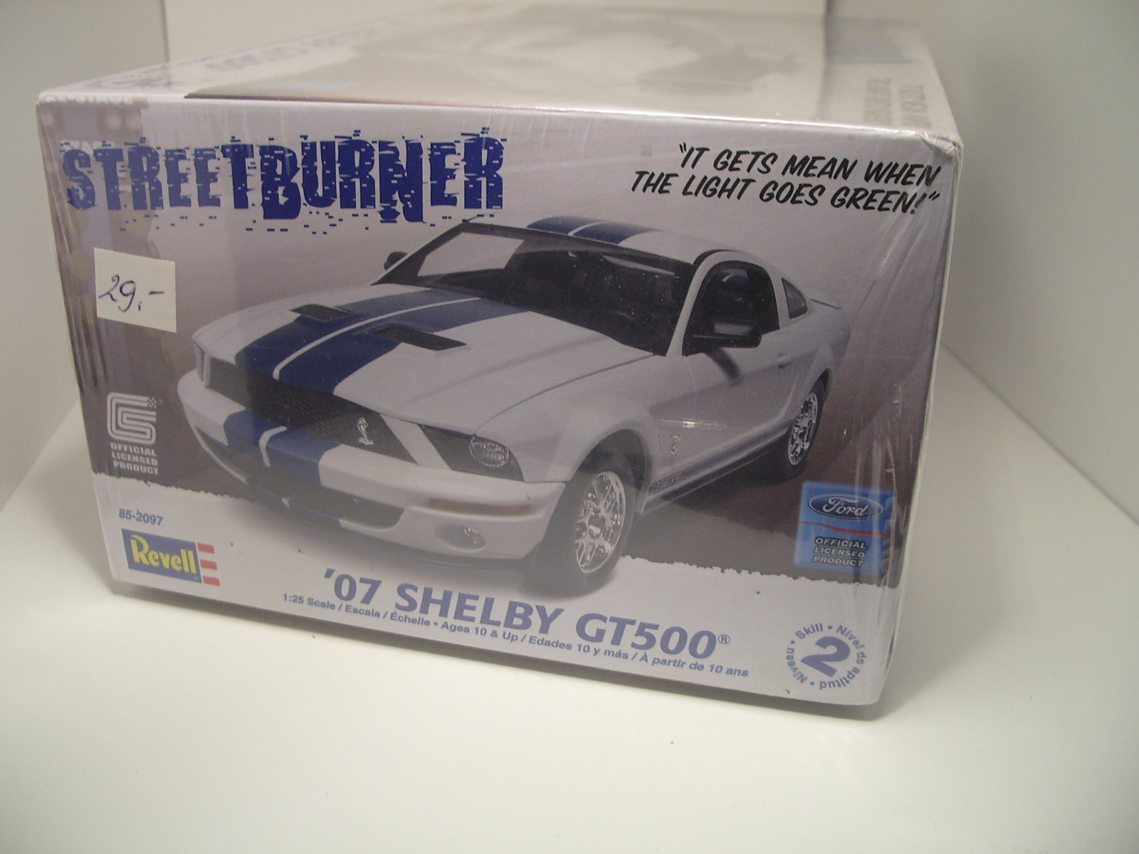 mustang SHELBY GT 500 convertible de 2008  de chez revell .  Rdjs