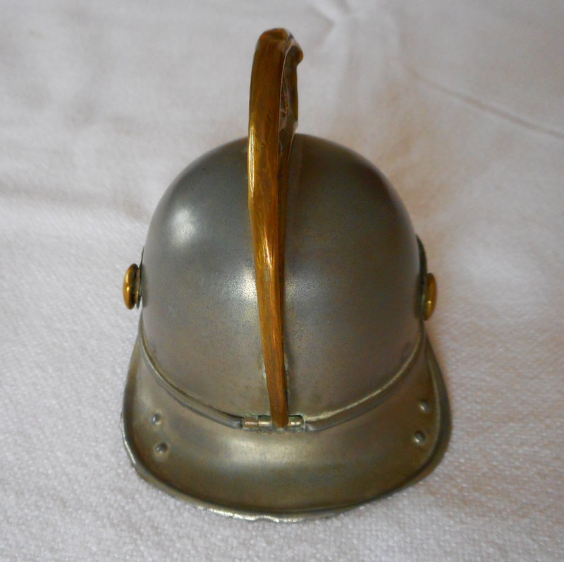 Petit casque de pompier-encrier ancien Vv1b