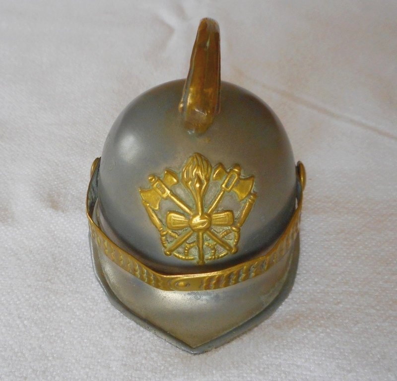 Petit casque de pompier-encrier ancien W2ba