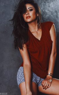 Shay Mitchell Yowi