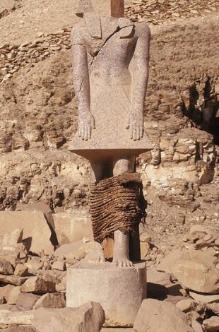 Statue retrouvée sur le site du temple de Thoutmosis III - Deir el-Bahari