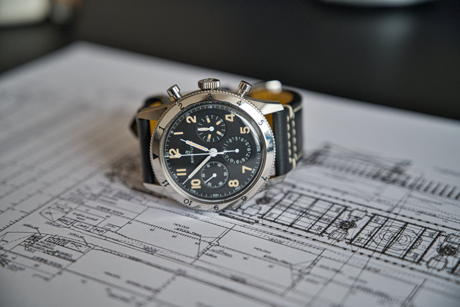 Nouveauté : Breitling 765 AVI Ré-Édition de 1953 - Page 4 Cz2w