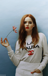 Ellie Bamber Mqh0