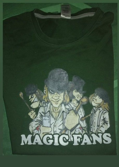 [recheche] t shirt et pull Magic fans  Y9aw