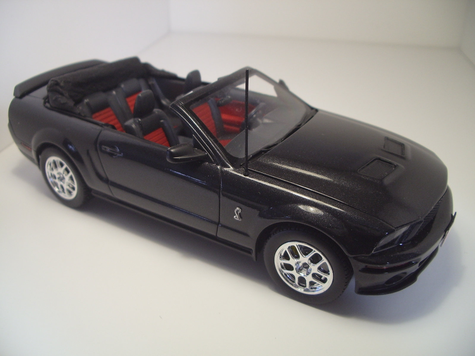 mustang SHELBY GT 500 convertible de 2008  de chez revell .  - Page 3 Ir8u