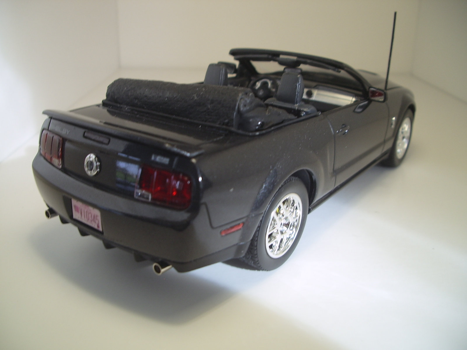 mustang SHELBY GT 500 convertible de 2008  de chez revell .  Jgge