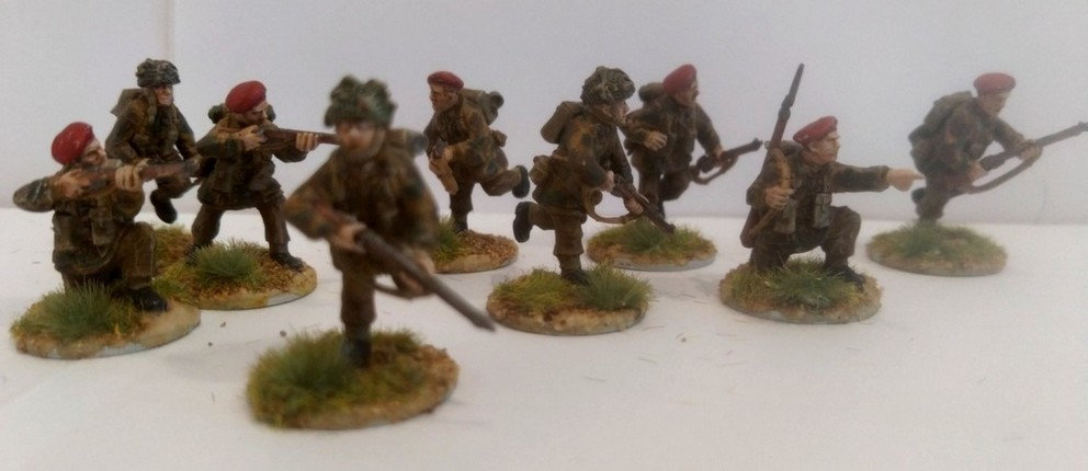 british paratroopers "bolt action plastic" et "offensive miniatures"(métal) Vqwc